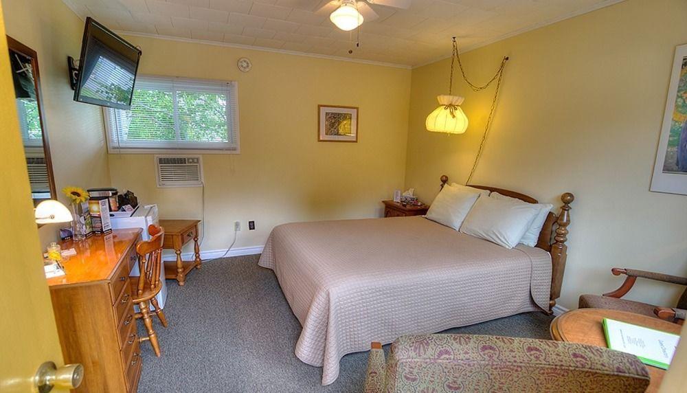Picket Fence Motel St. Andrews By The Sea Екстер'єр фото