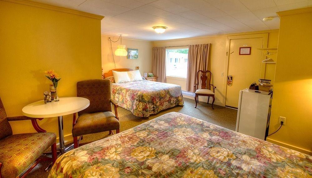 Picket Fence Motel St. Andrews By The Sea Екстер'єр фото
