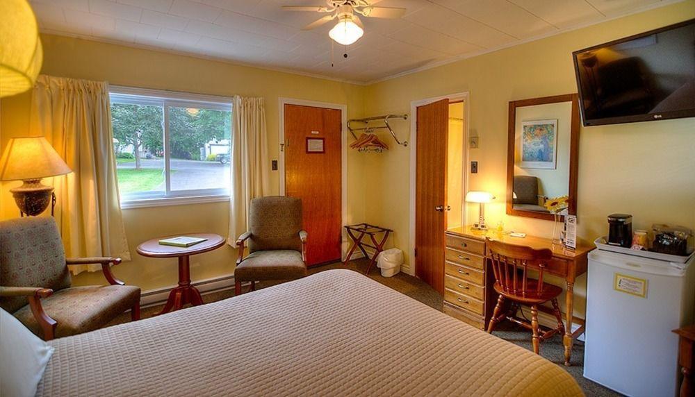 Picket Fence Motel St. Andrews By The Sea Екстер'єр фото