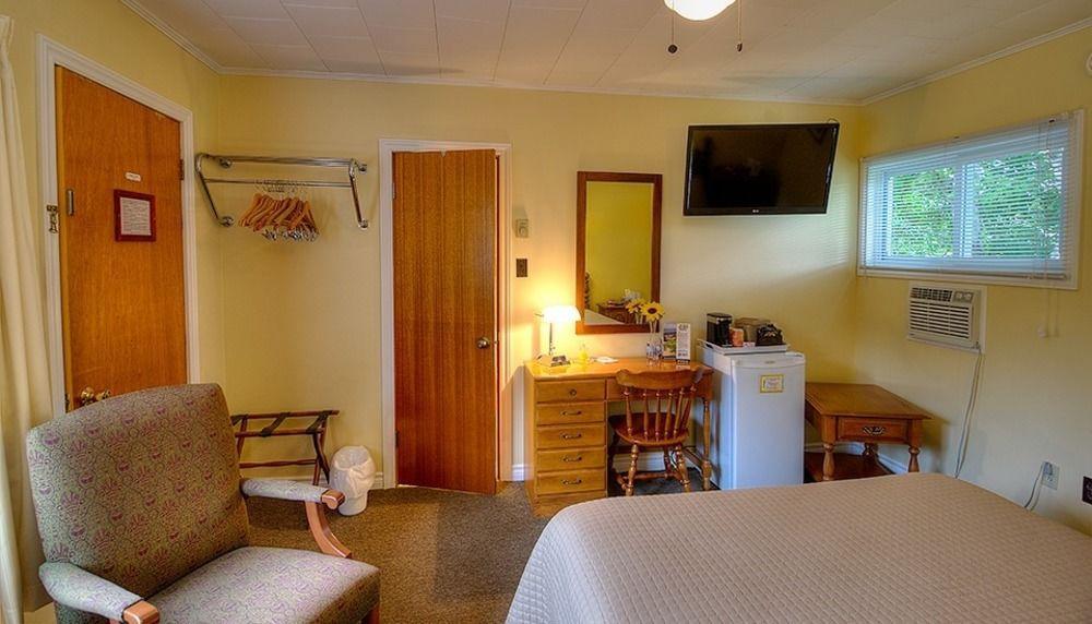 Picket Fence Motel St. Andrews By The Sea Екстер'єр фото