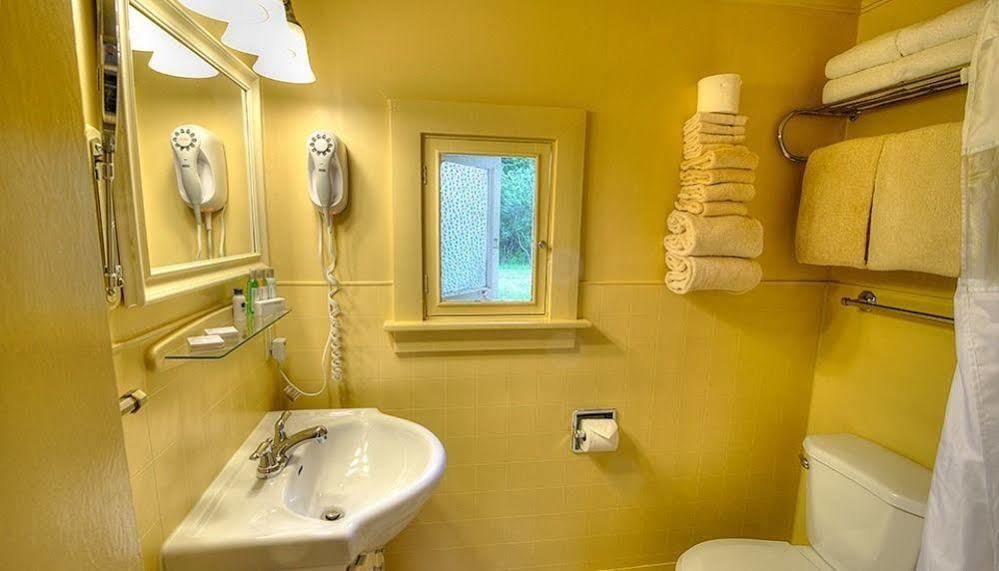 Picket Fence Motel St. Andrews By The Sea Екстер'єр фото